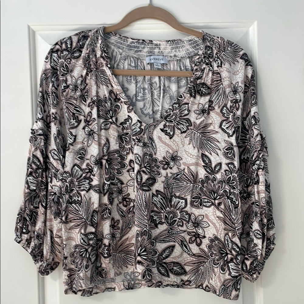 Evereve Black and White Ruched Cuffed Sleeve Blouse